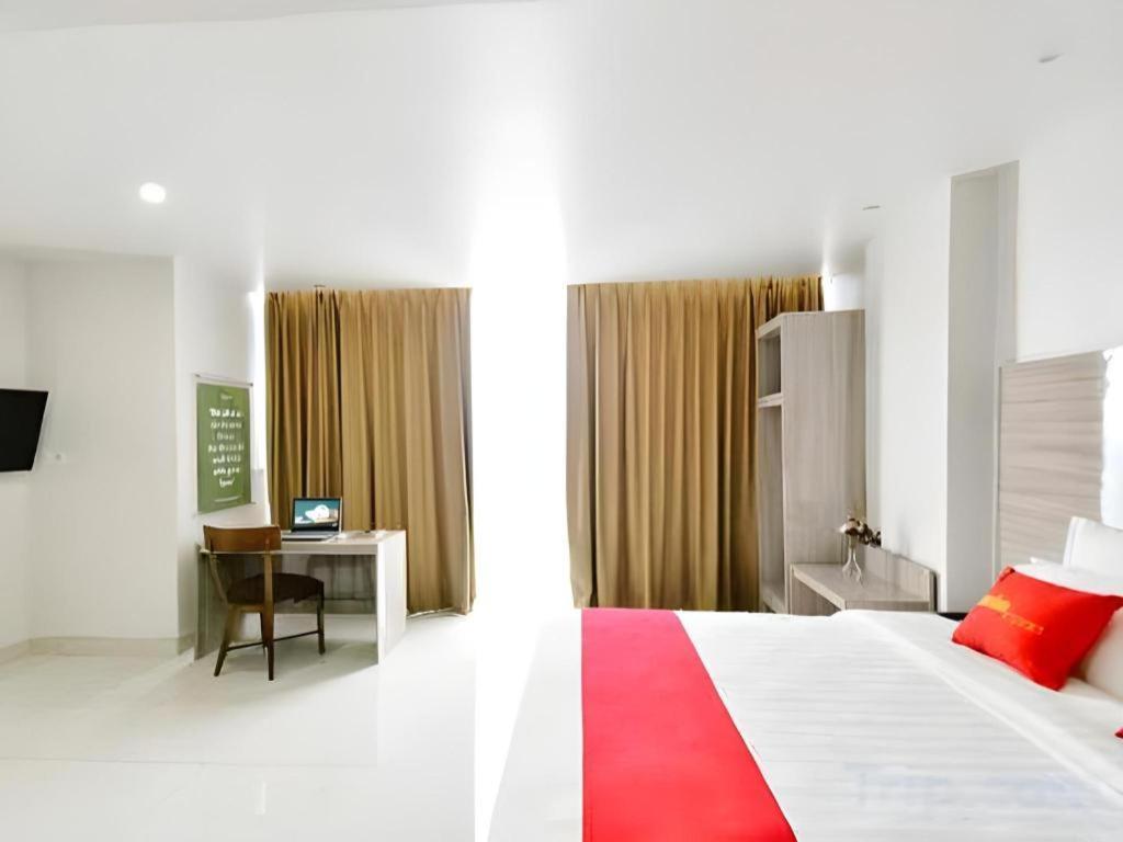 Win Grand Hotel Bekasi Exterior photo